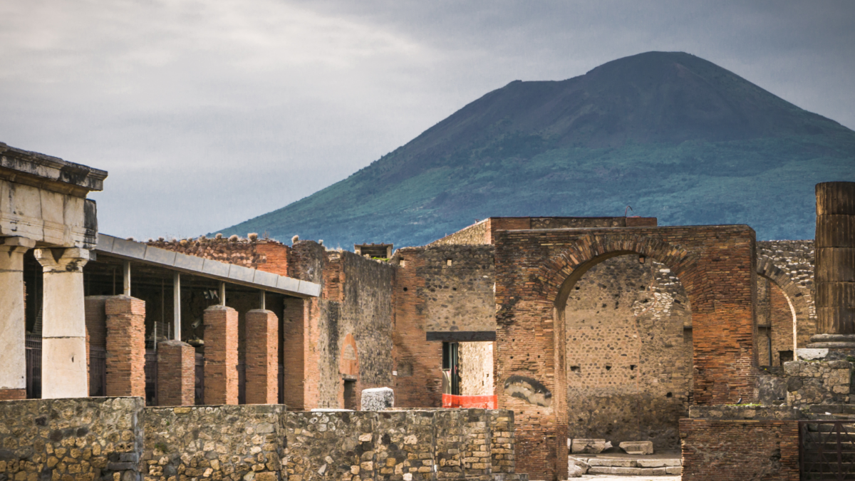Half-day walking tour to the Pompeii Ruins