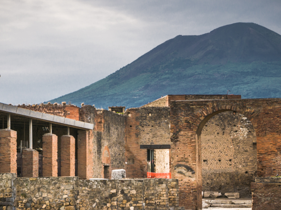 Half-day walking tour to the Pompeii Ruins
