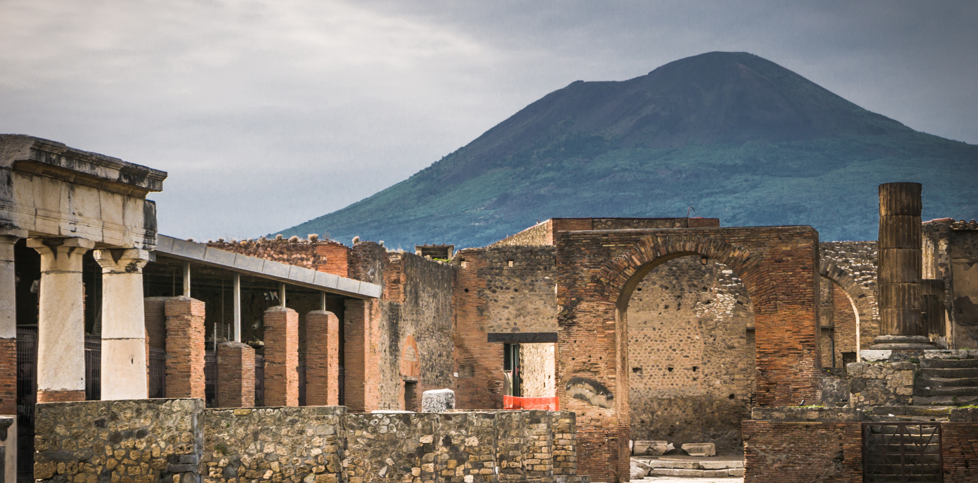Half-day walking tour to the Pompeii Ruins